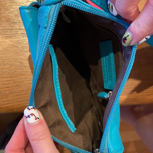 Danier Women’s Cross Body - Picture 4 of 4